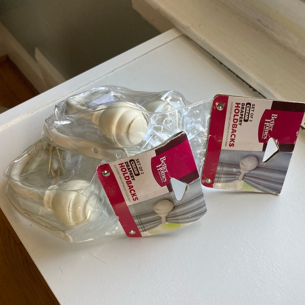 2 sets of 2 cream drapery holdbacks